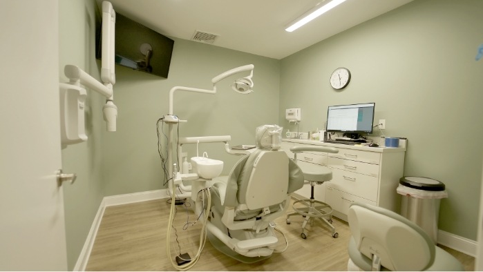 Dental treatment room with white walls